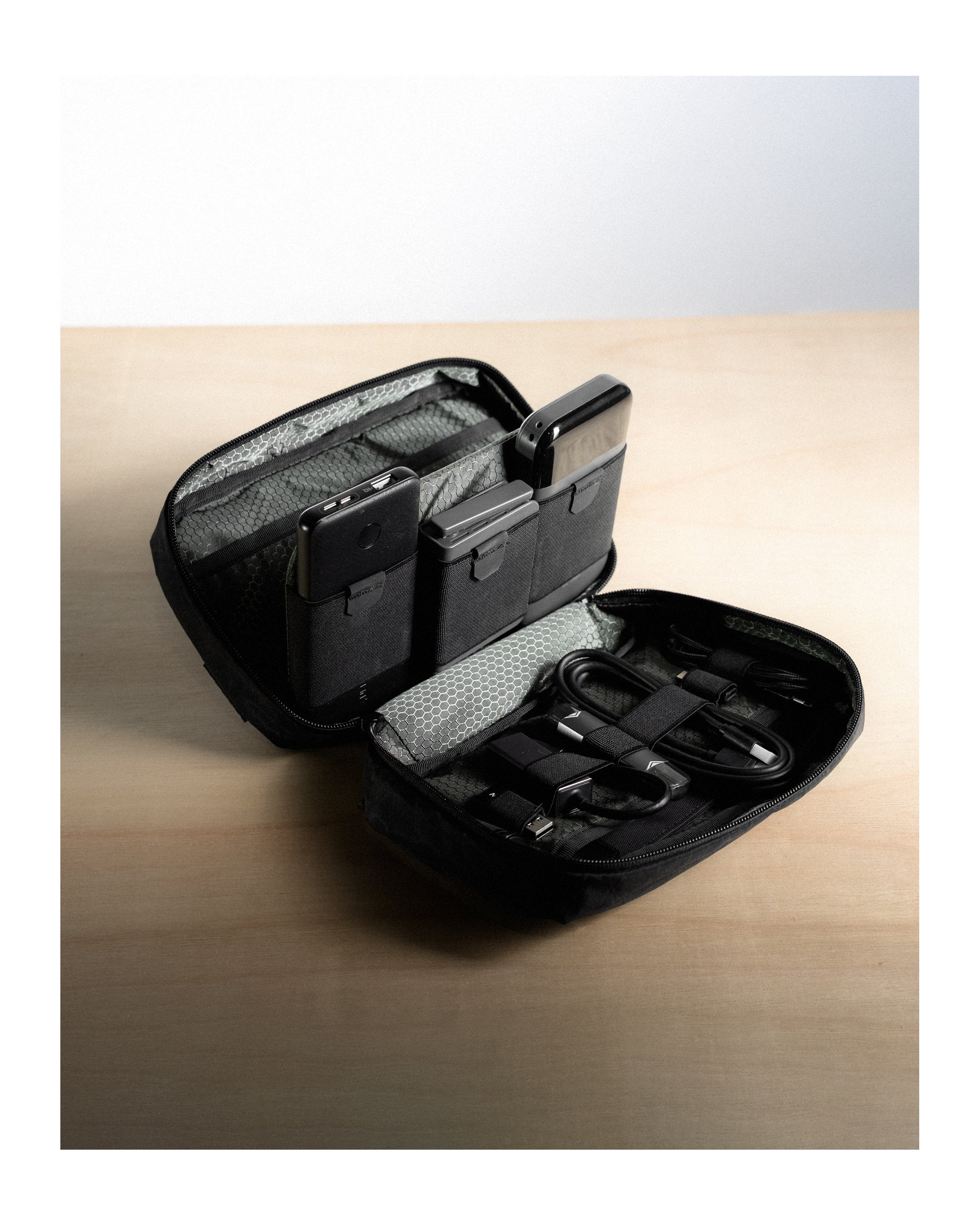 Shadow - Tech Travel Case