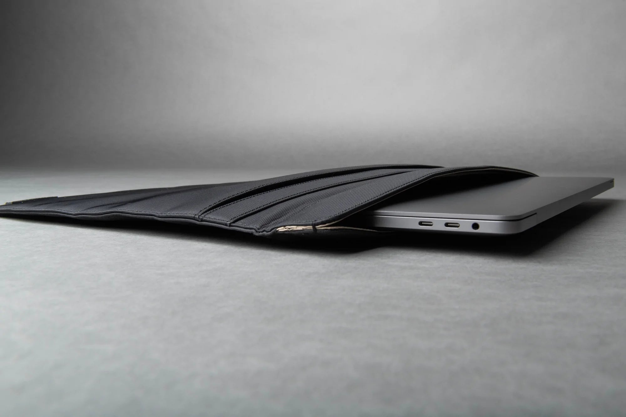 SLNT Horizontal Faraday Laptop Sleeve image 5