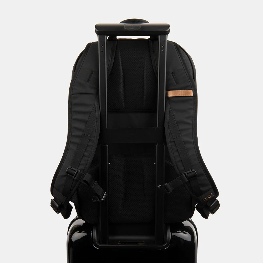 SLNT Essentials Faraday Backpack image 5